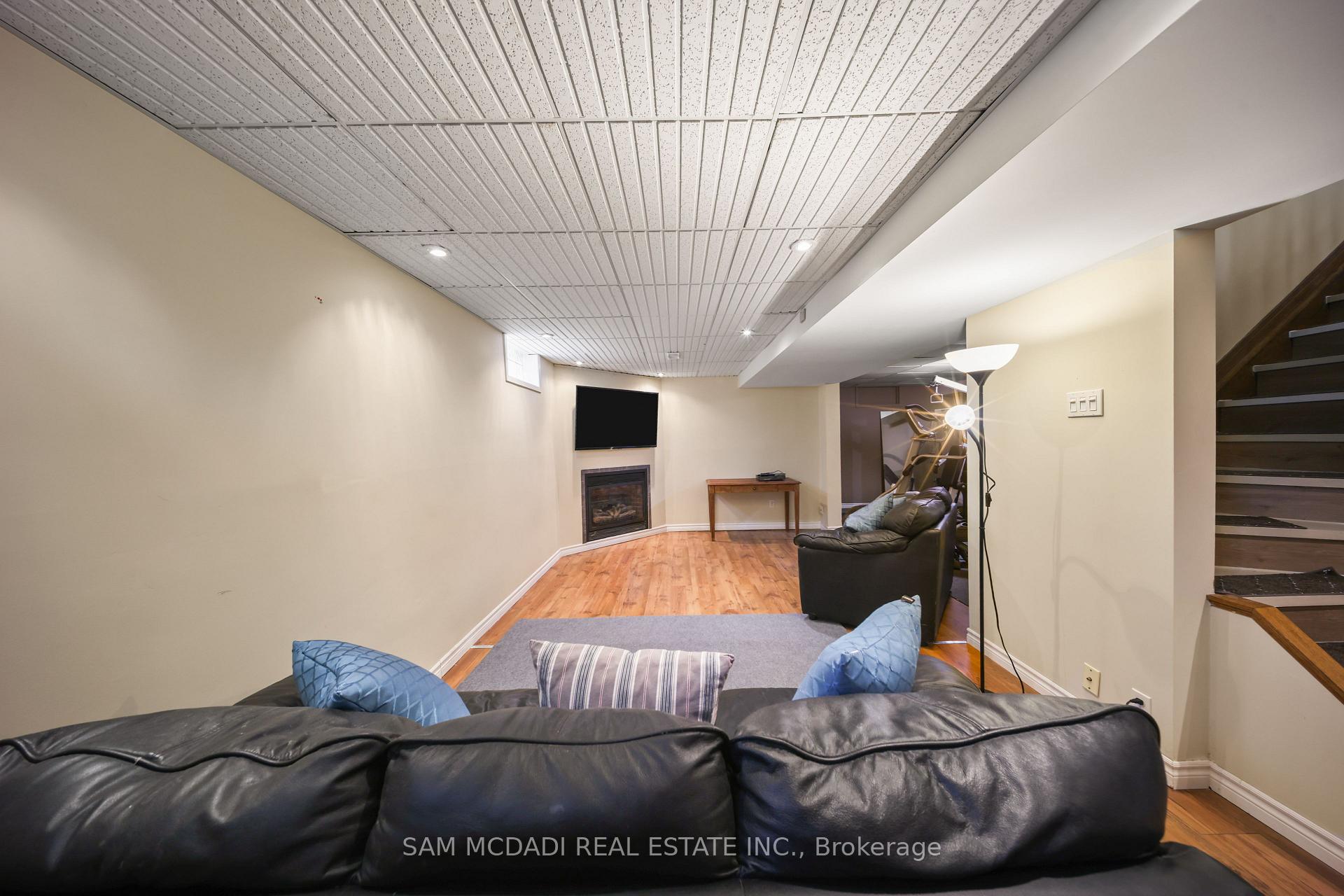 8 Nomad Court