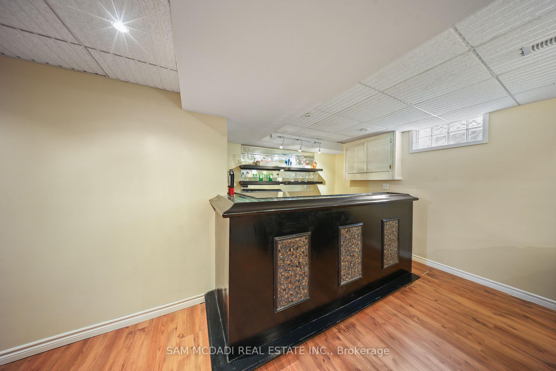 8 Nomad Court