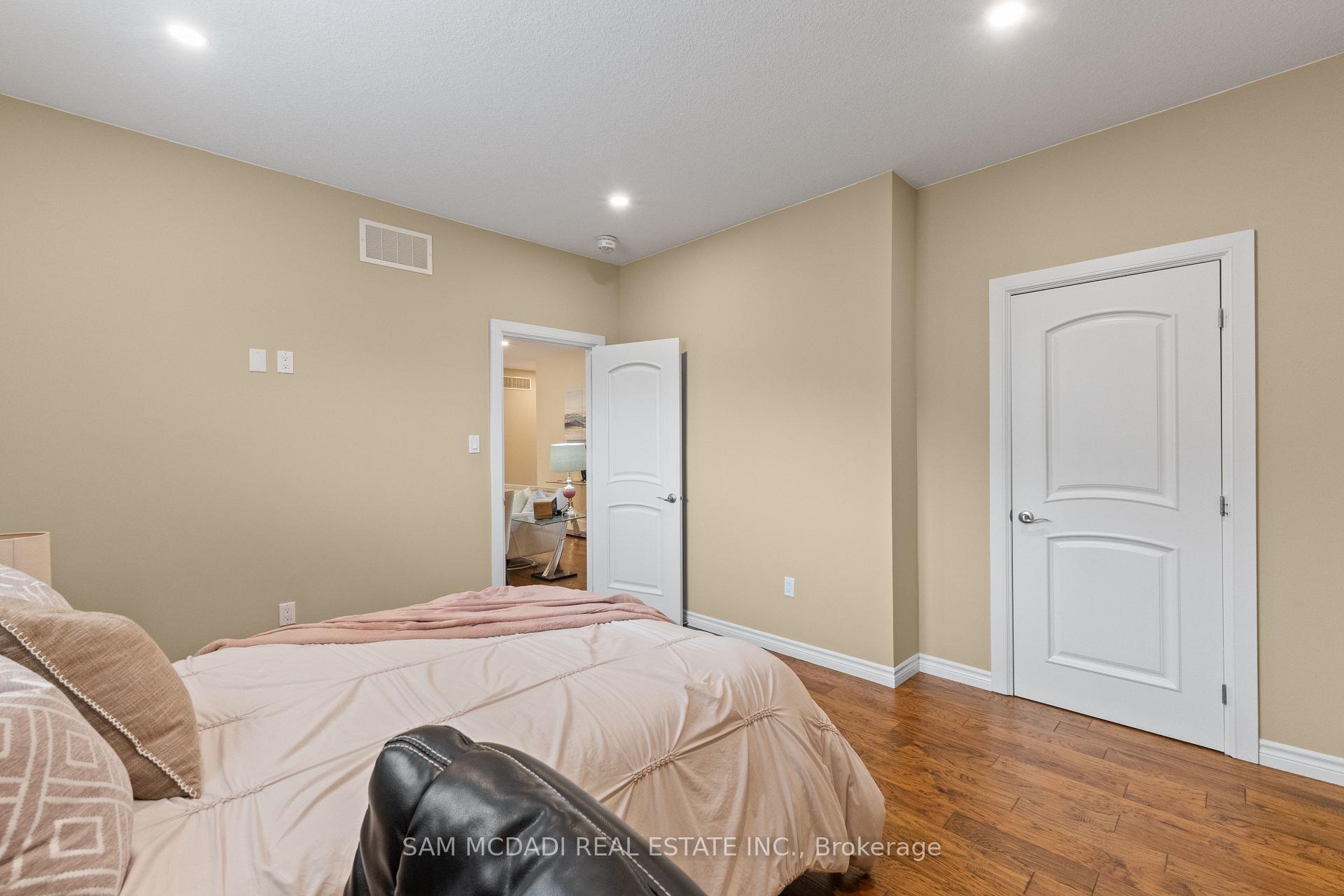 1096 Westbrook Road