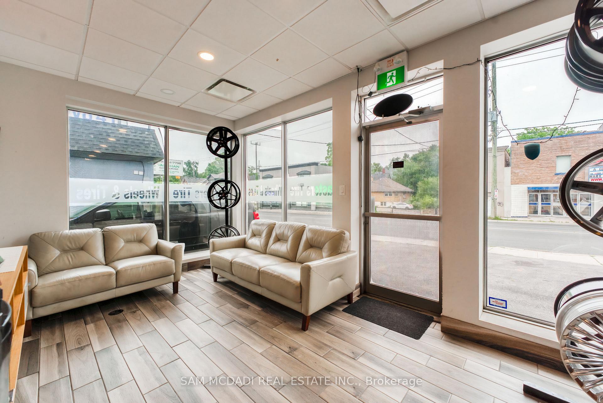 205 Wharncliffe Road S