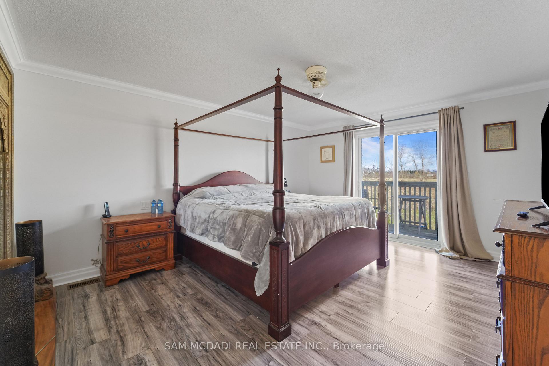 225 Park Road S