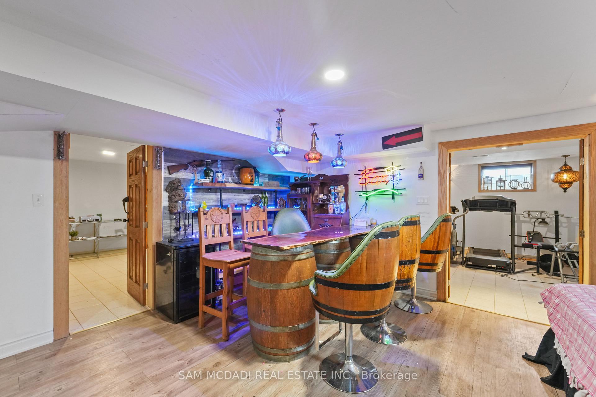 225 Park Road S