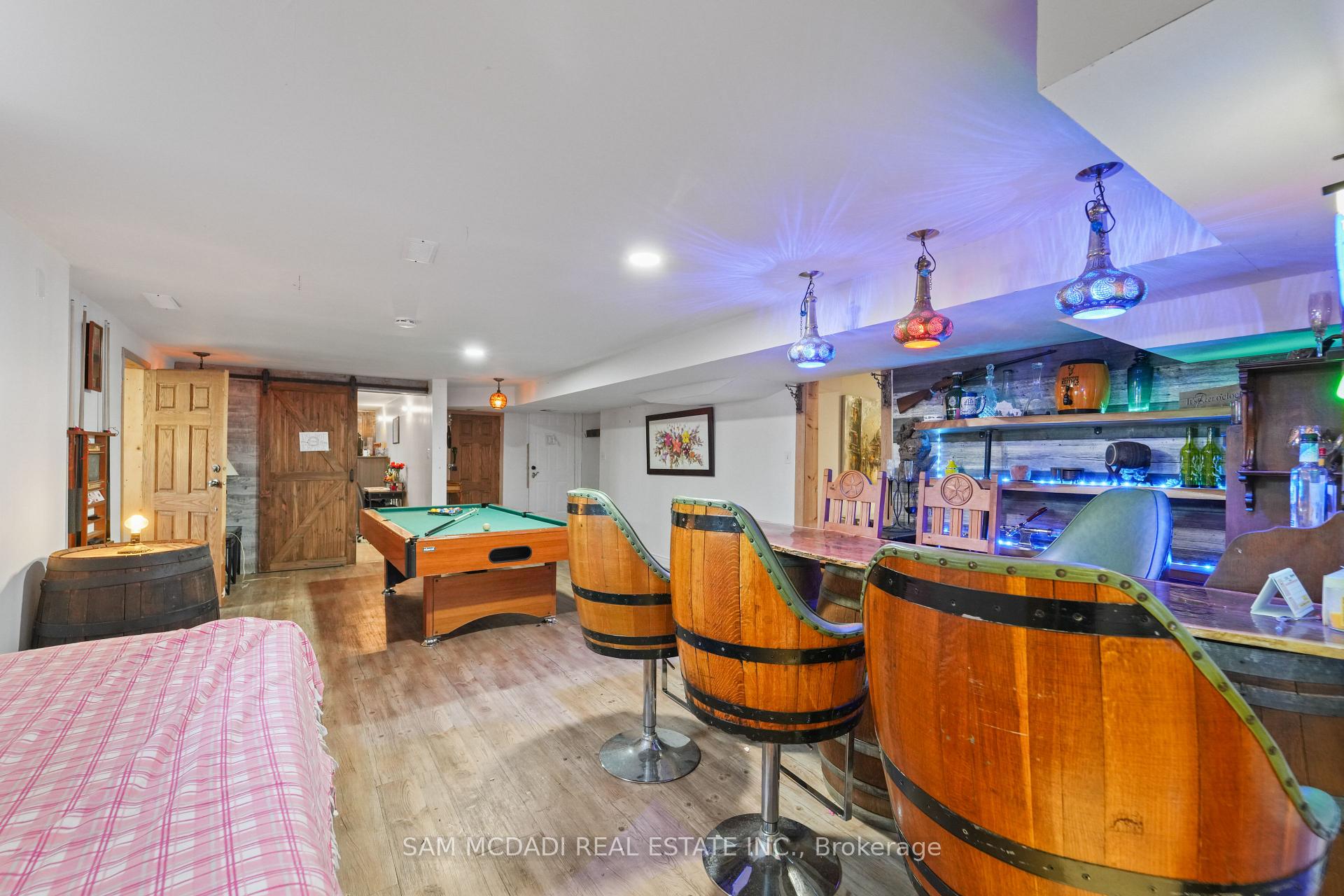 225 Park Road S