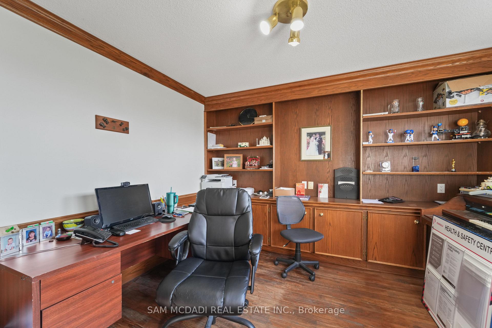 225 Park Road S