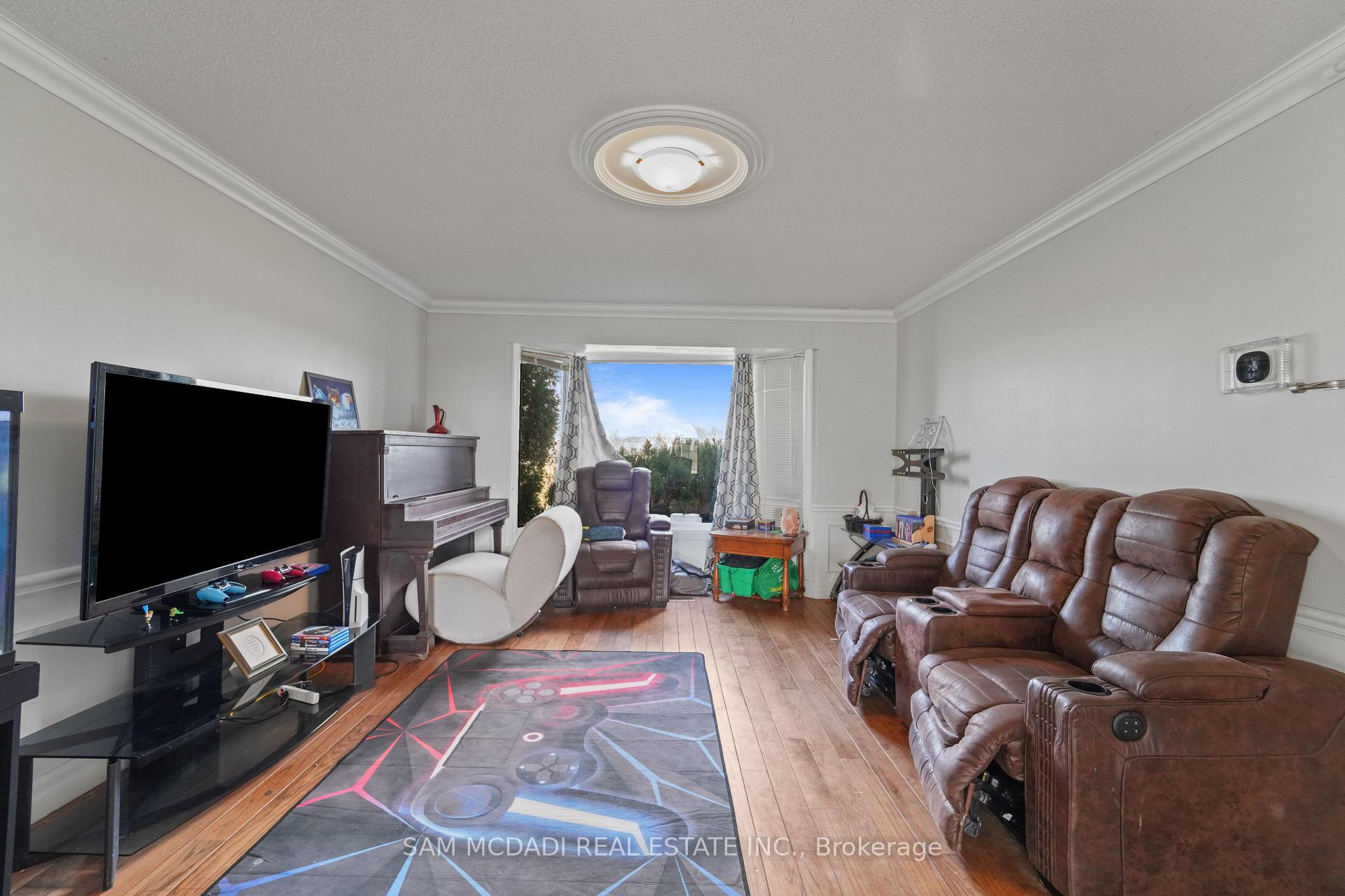 225 Park Road S