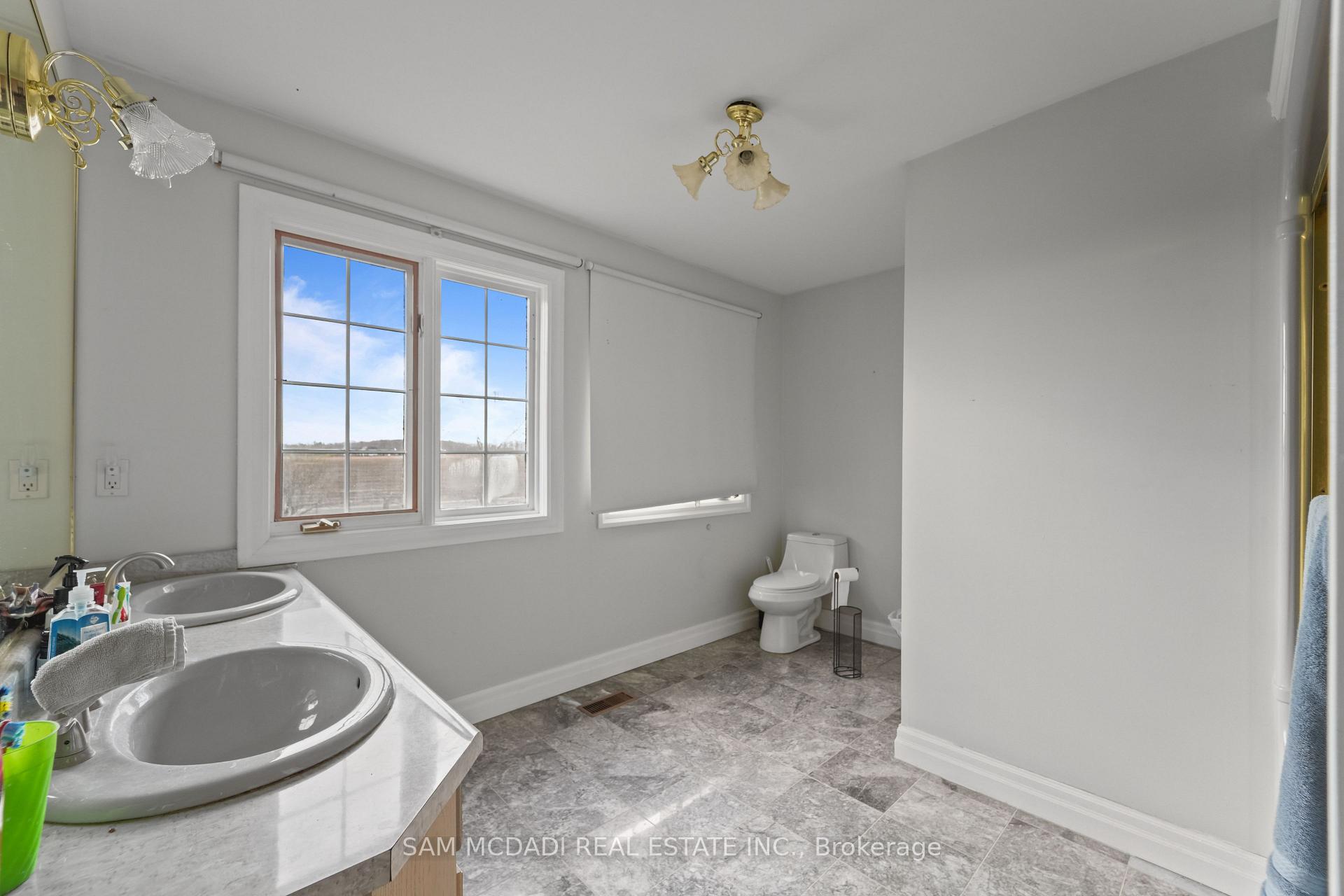 225 Park Road S