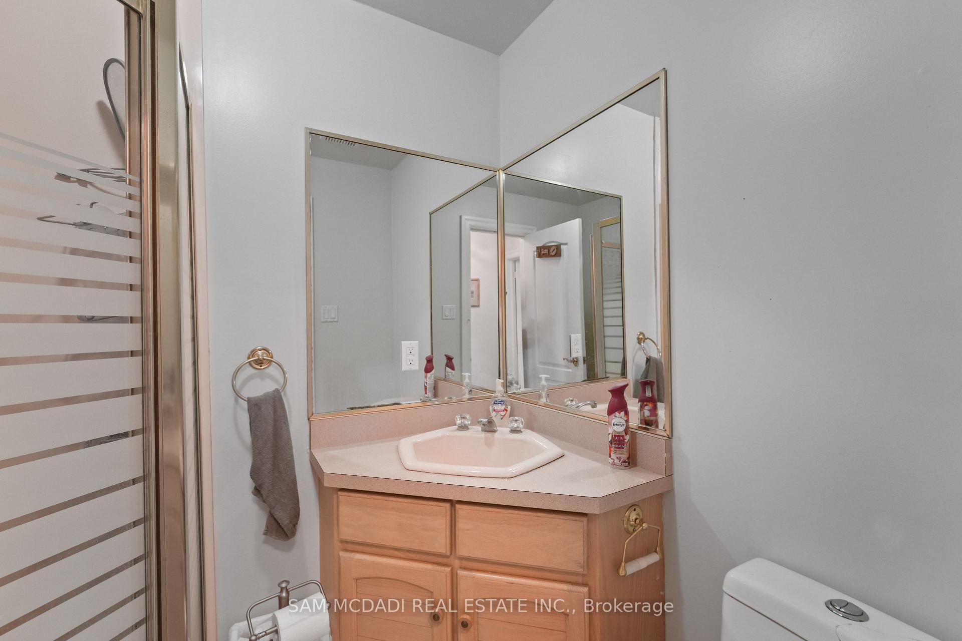 225 Park Road S