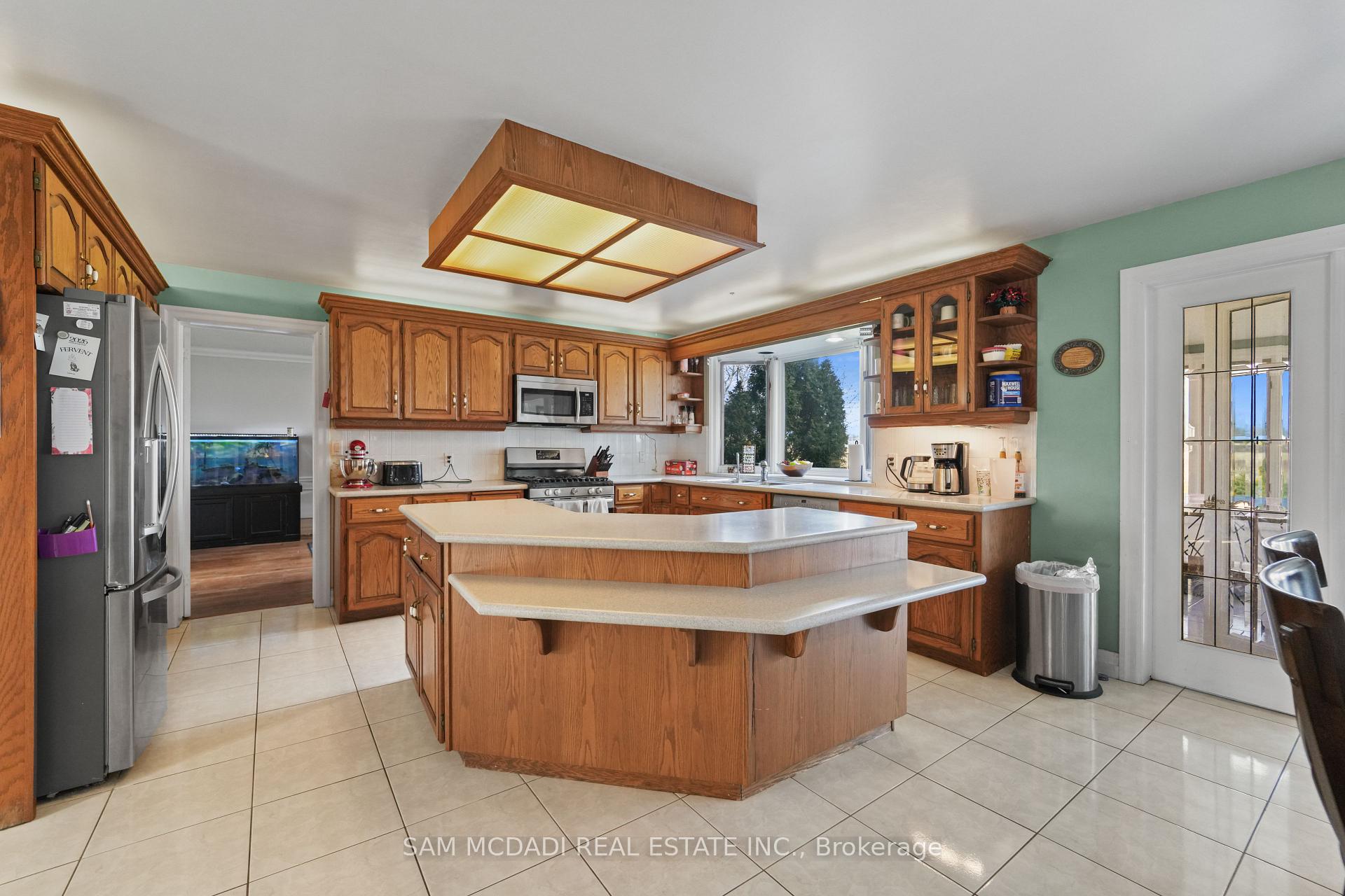 225 Park Road S