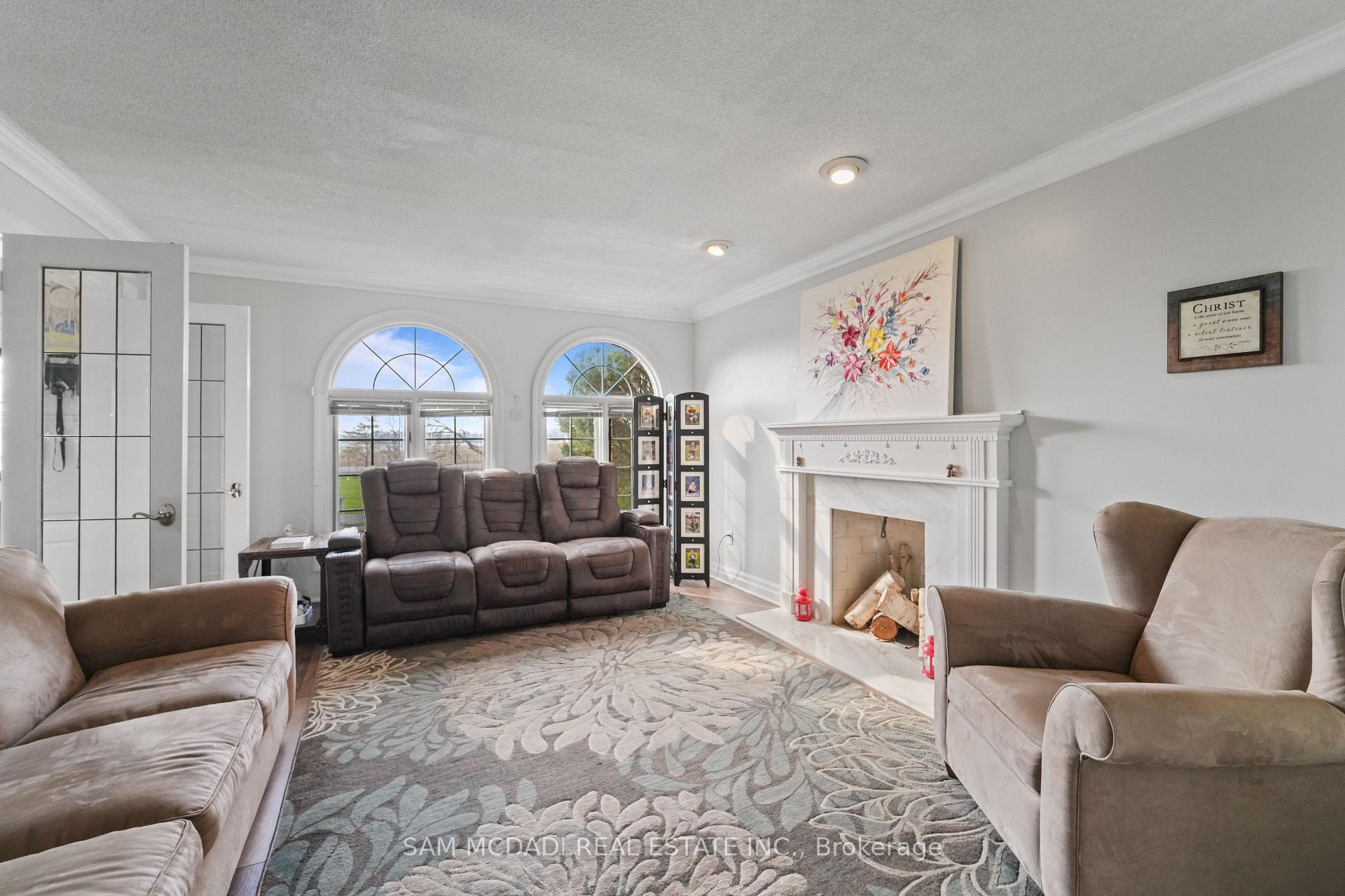 225 Park Road S