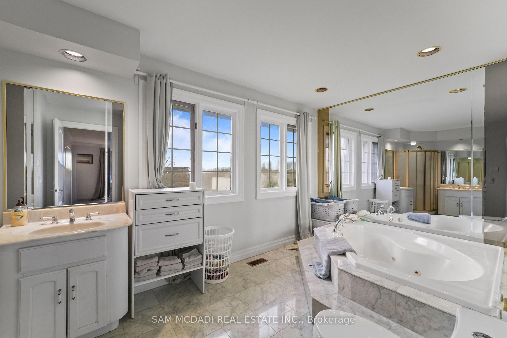 225 Park Road S