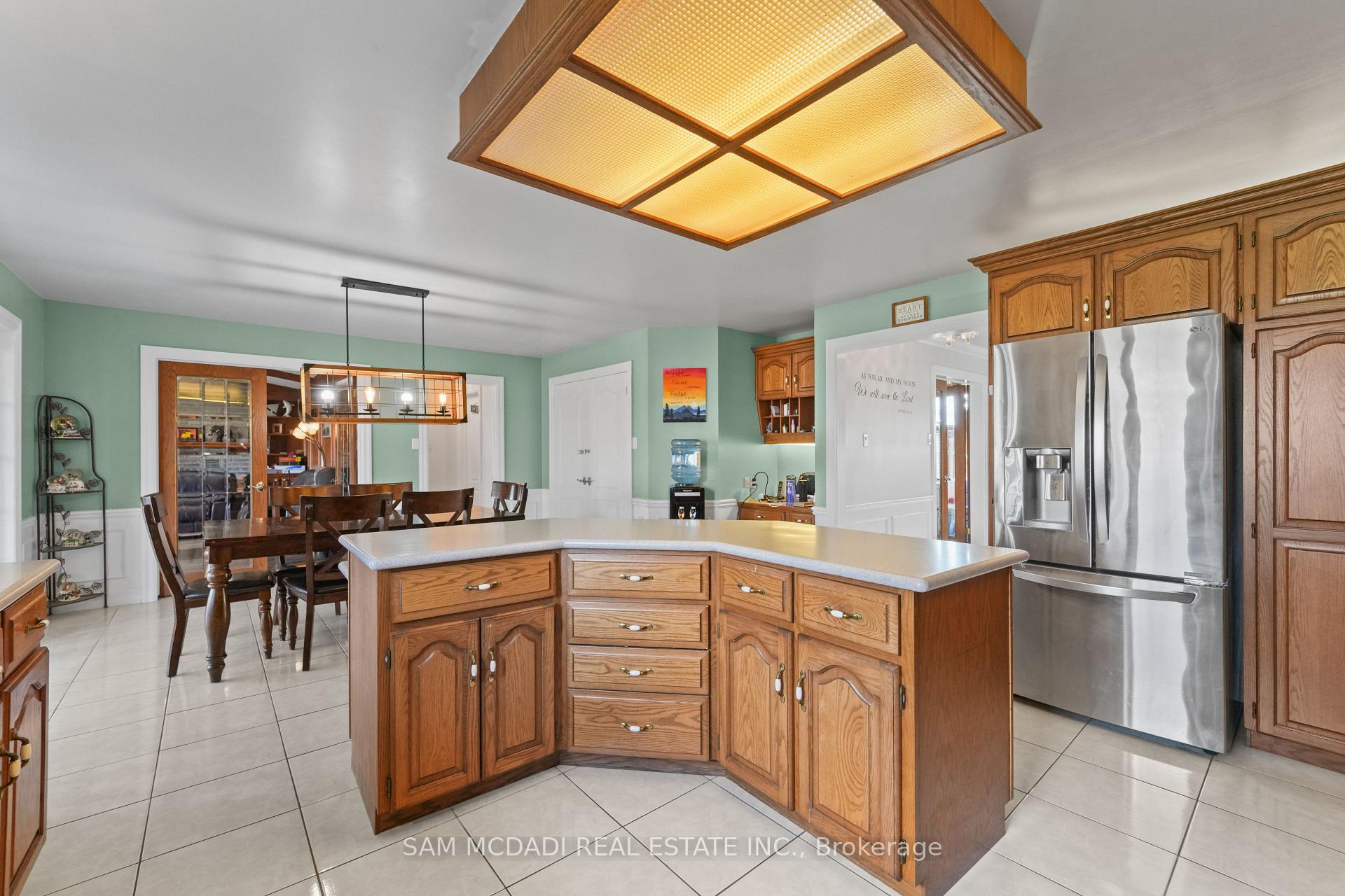 225 Park Road S
