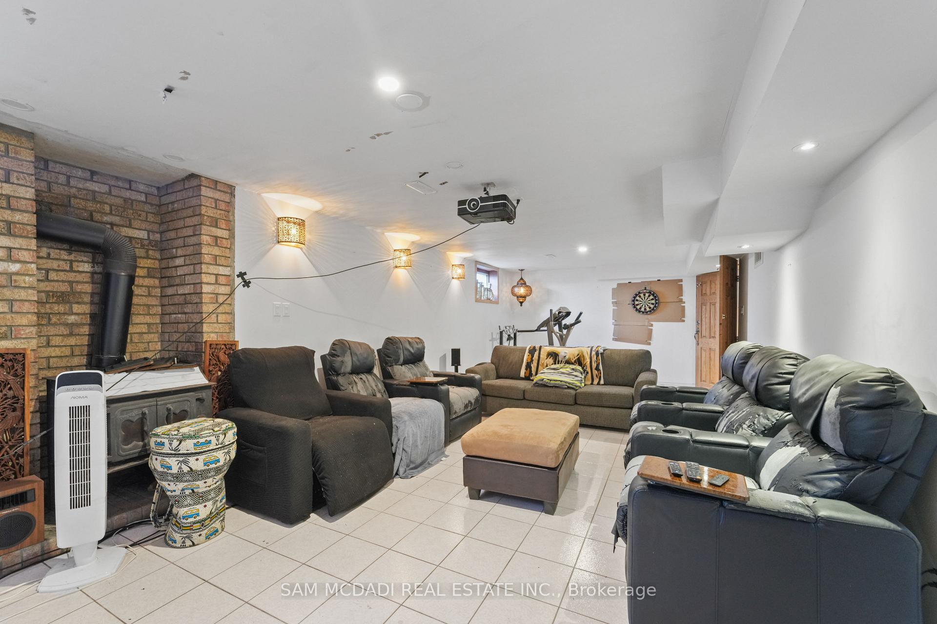 225 Park Road S