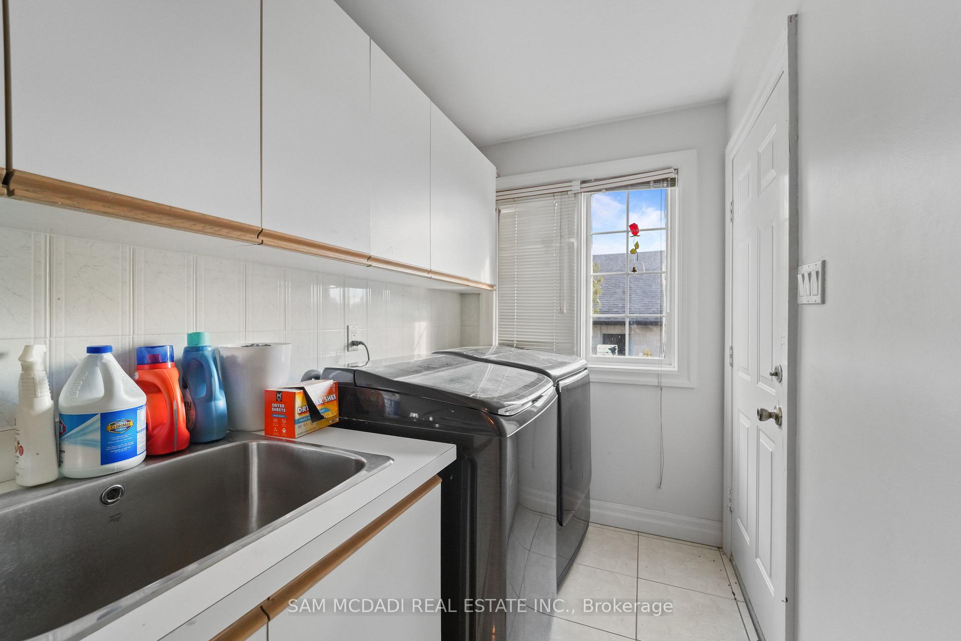 225 Park Road S