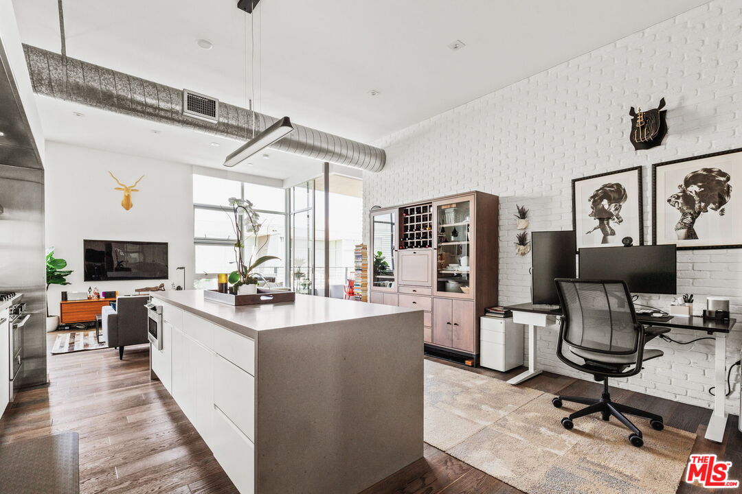 4080 GLENCOE AVE Unit: 423