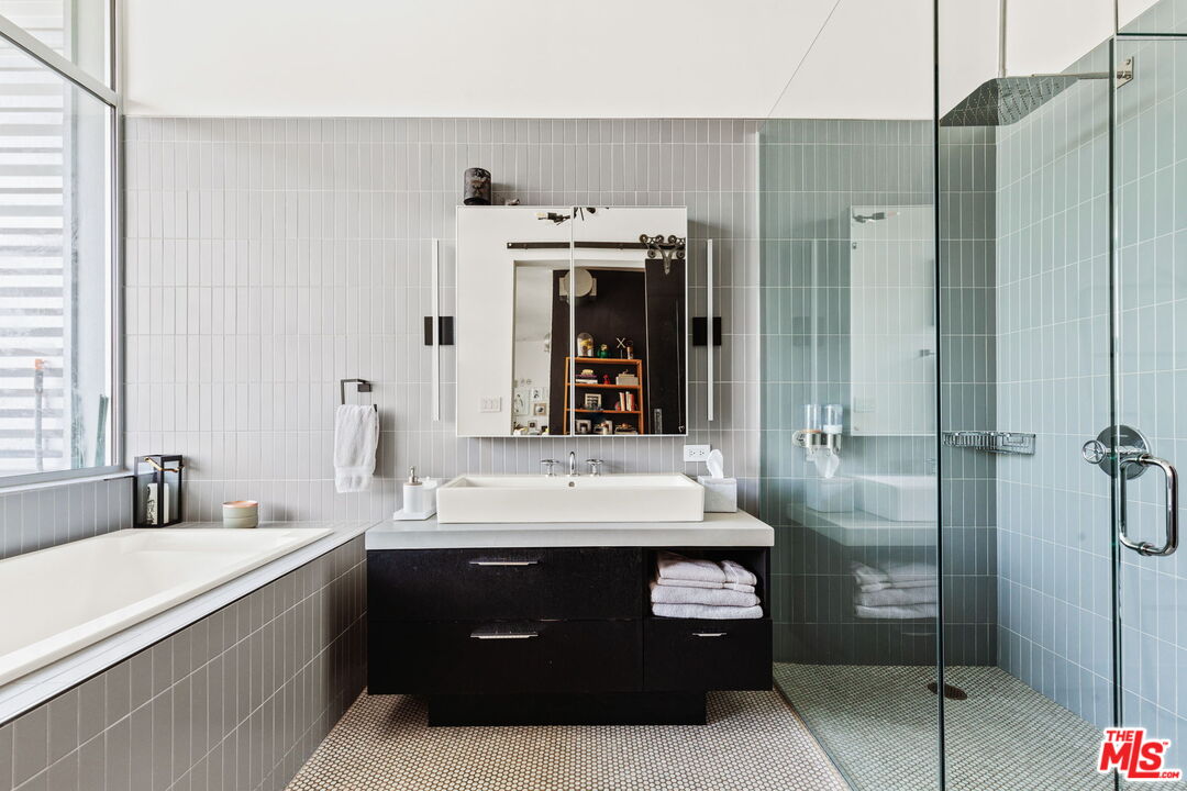 4080 GLENCOE AVE Unit: 423