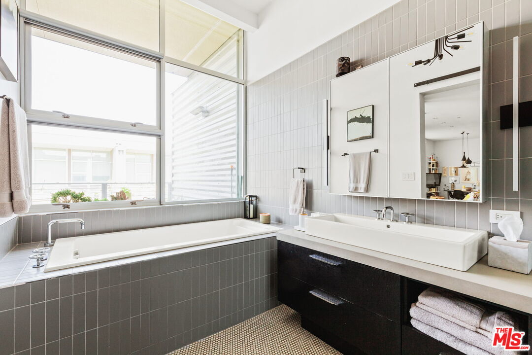 4080 GLENCOE AVE Unit: 423