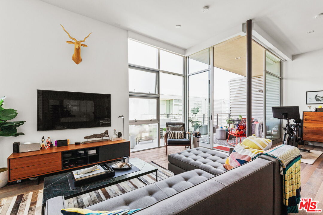 4080 GLENCOE AVE Unit: 423