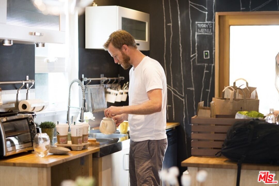 887 Commonwealth Ave