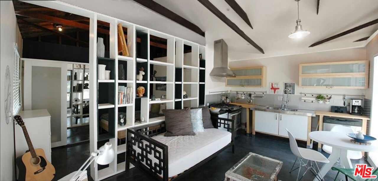 887 Commonwealth Ave