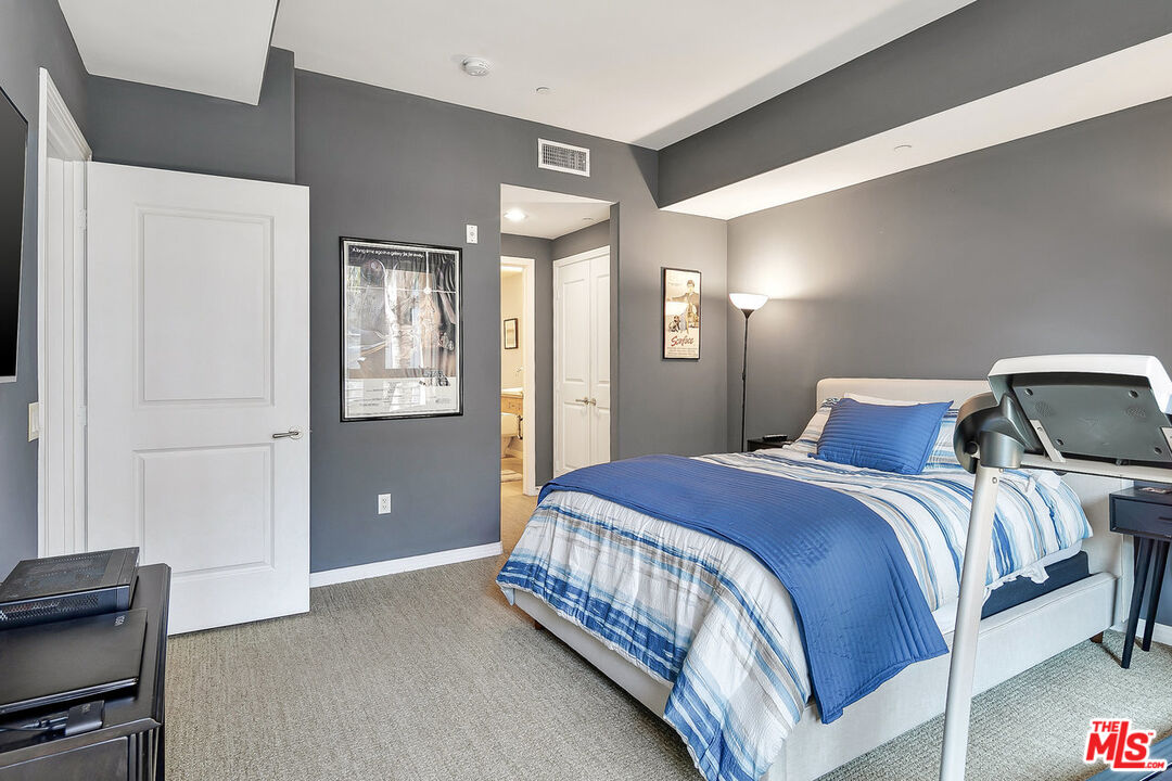 4050 Glencoe Ave Unit: 325