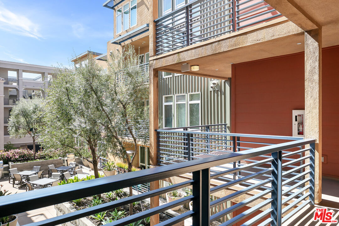 4050 Glencoe Ave Unit: 325