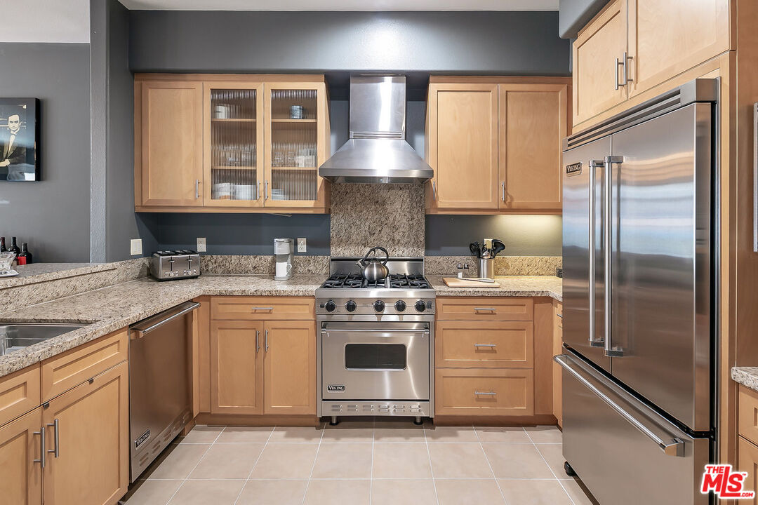 4050 Glencoe Ave Unit: 325