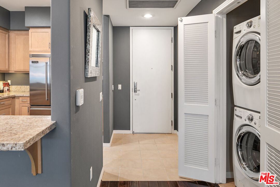 4050 Glencoe Ave Unit: 325