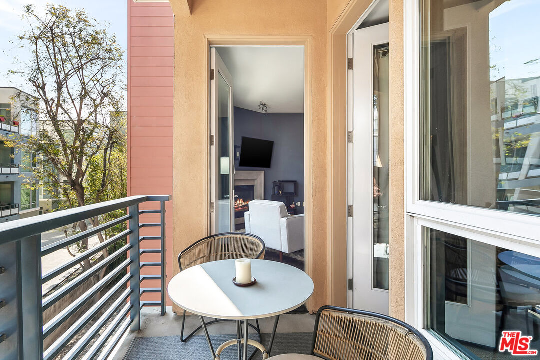 4050 Glencoe Ave Unit: 325