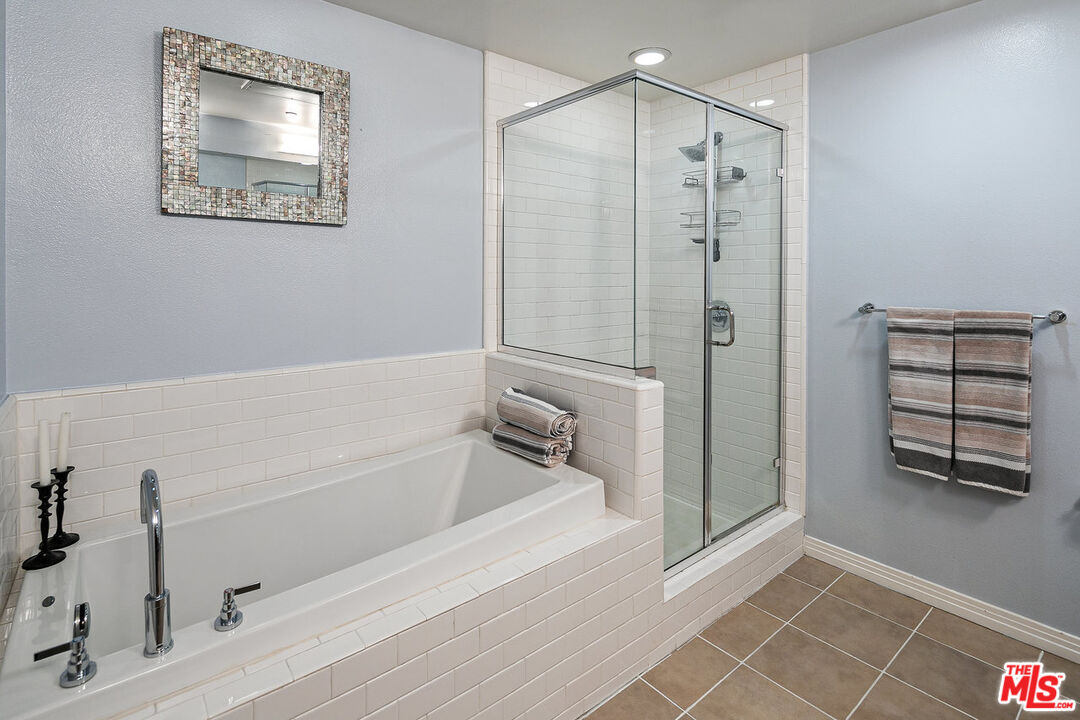 4050 Glencoe Ave Unit: 325