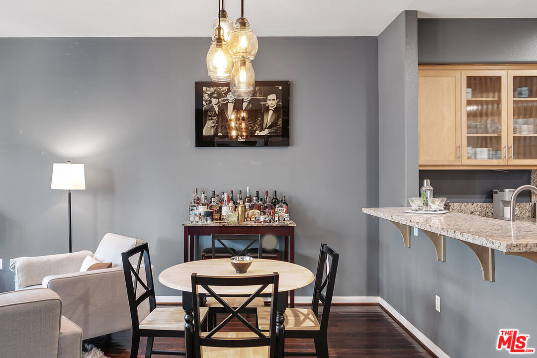 4050 Glencoe Ave Unit: 325