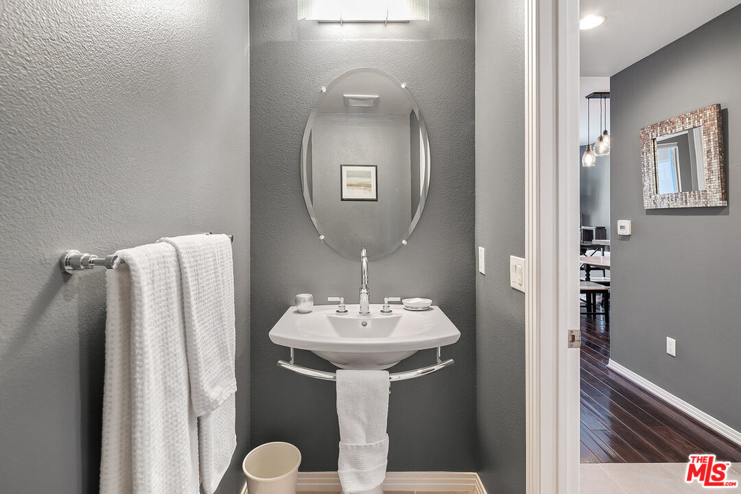 4050 Glencoe Ave Unit: 325