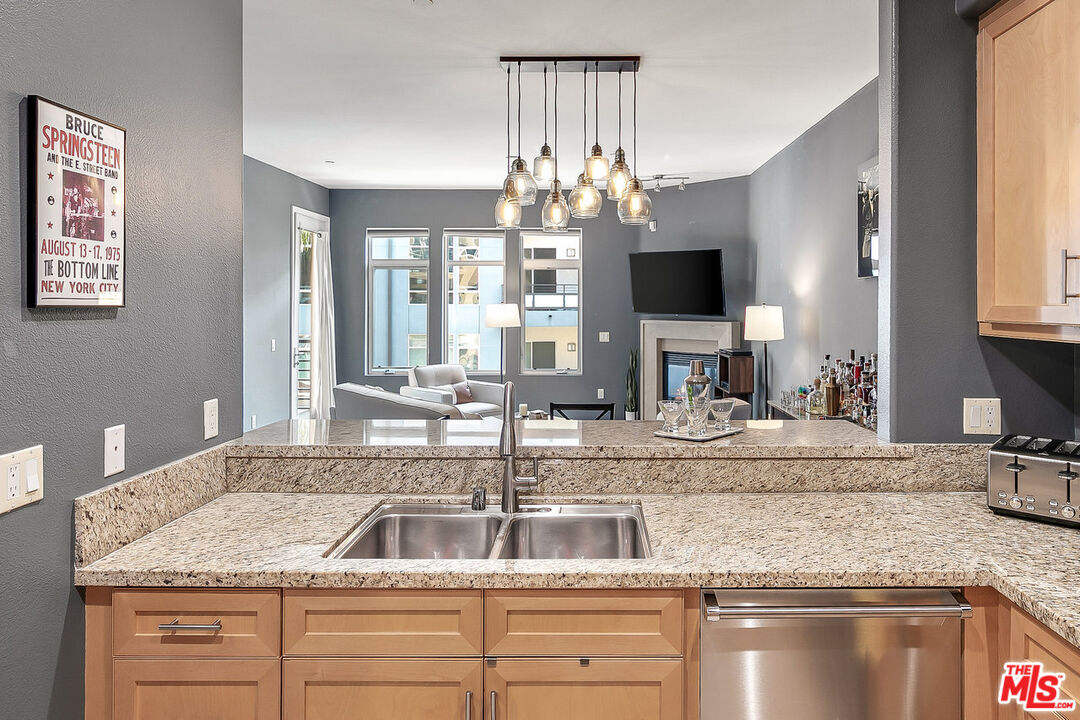 4050 Glencoe Ave Unit: 325