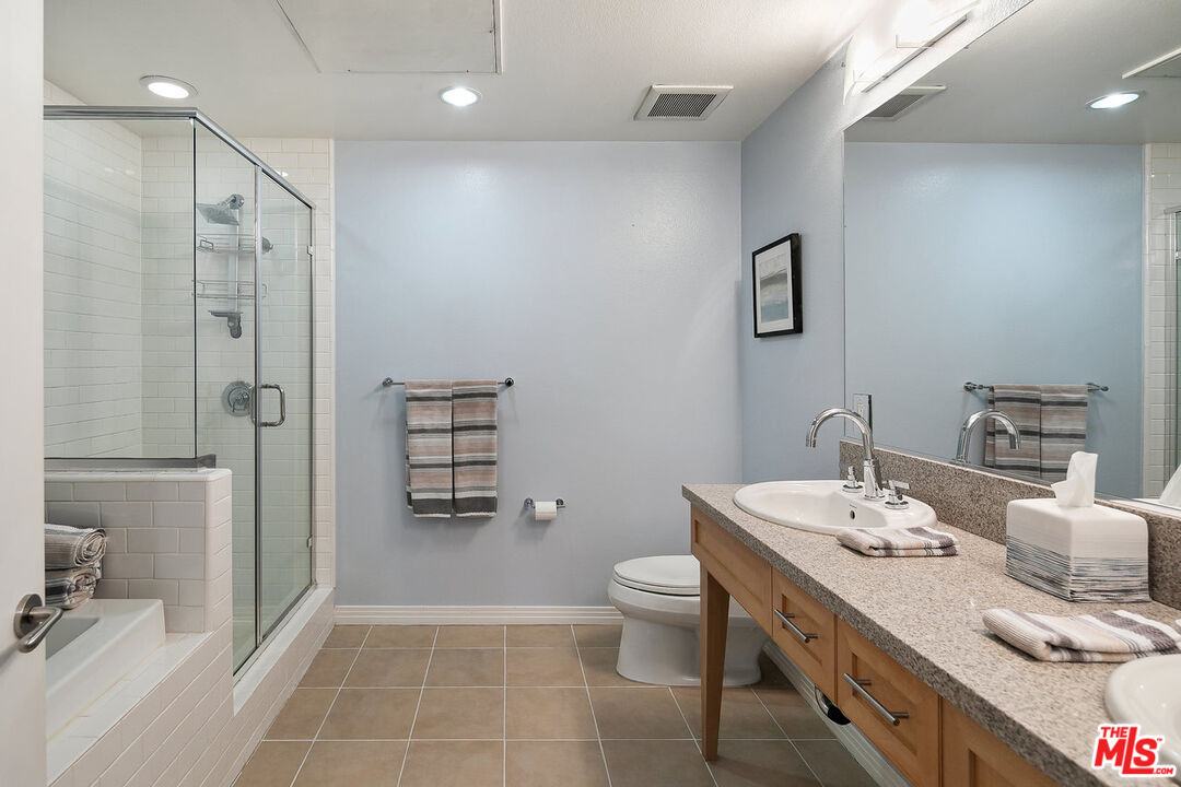 4050 Glencoe Ave Unit: 325