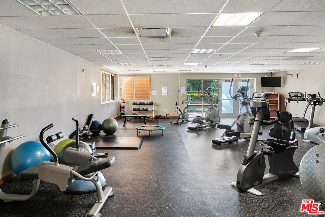 4050 Glencoe Ave Unit: 325