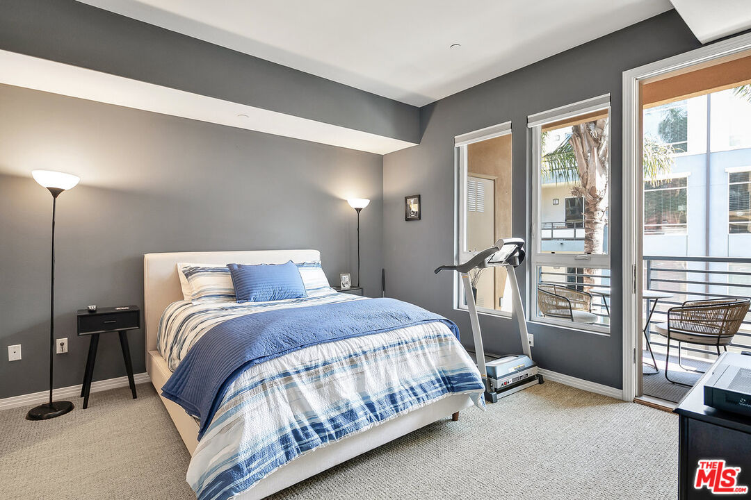 4050 Glencoe Ave Unit: 325