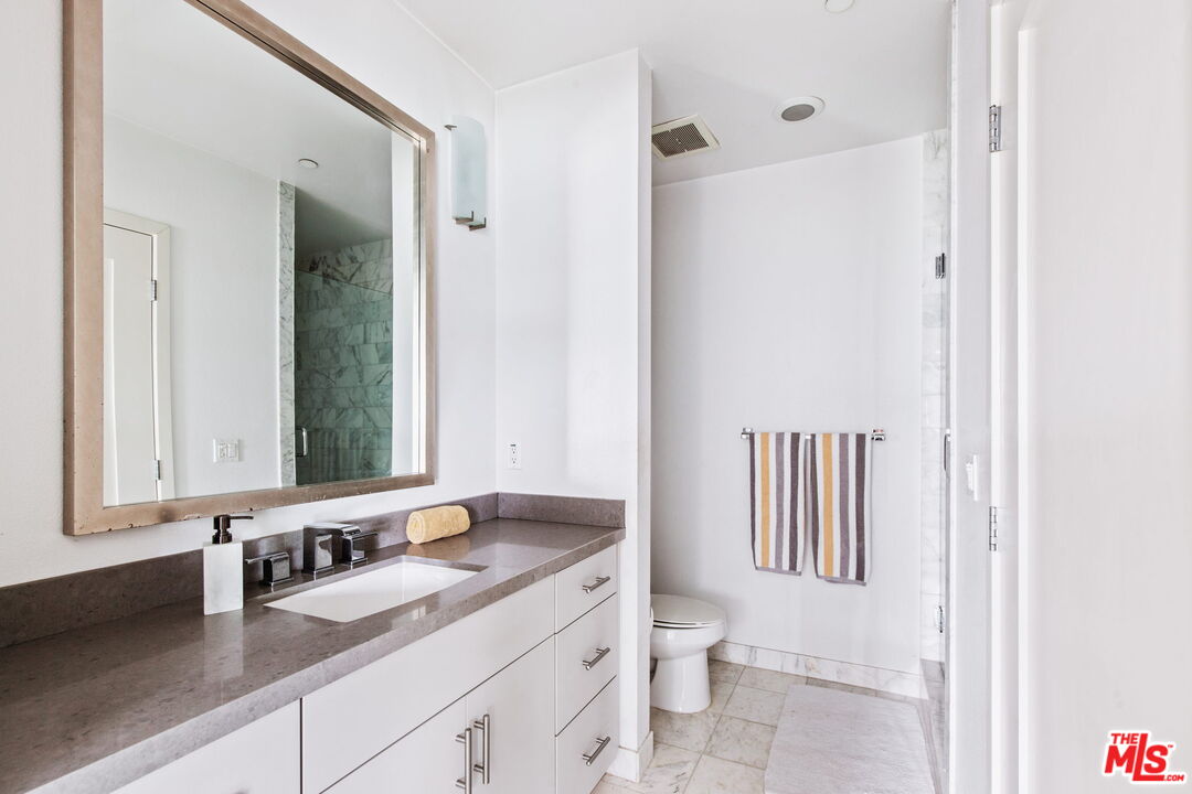 4211 REDWOOD AVE Unit: 310