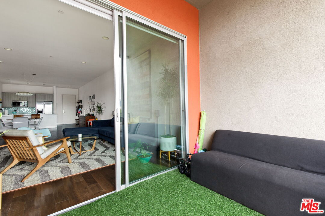 4211 REDWOOD AVE Unit: 310