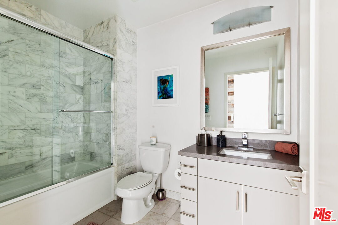 4211 REDWOOD AVE Unit: 310