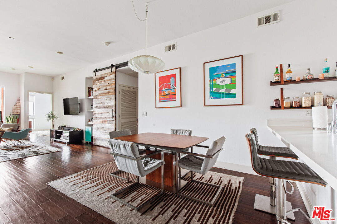 4211 REDWOOD AVE Unit: 310