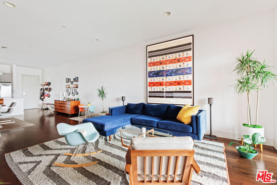 4211 REDWOOD AVE Unit: 310