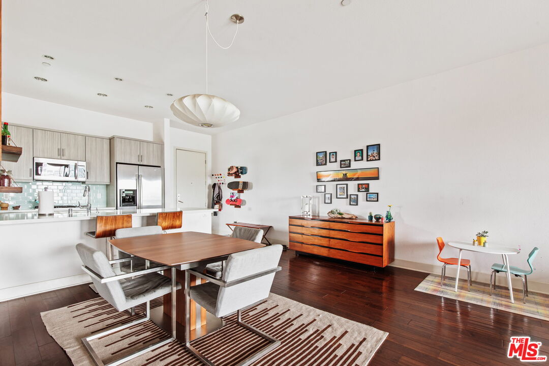 4211 REDWOOD AVE Unit: 310