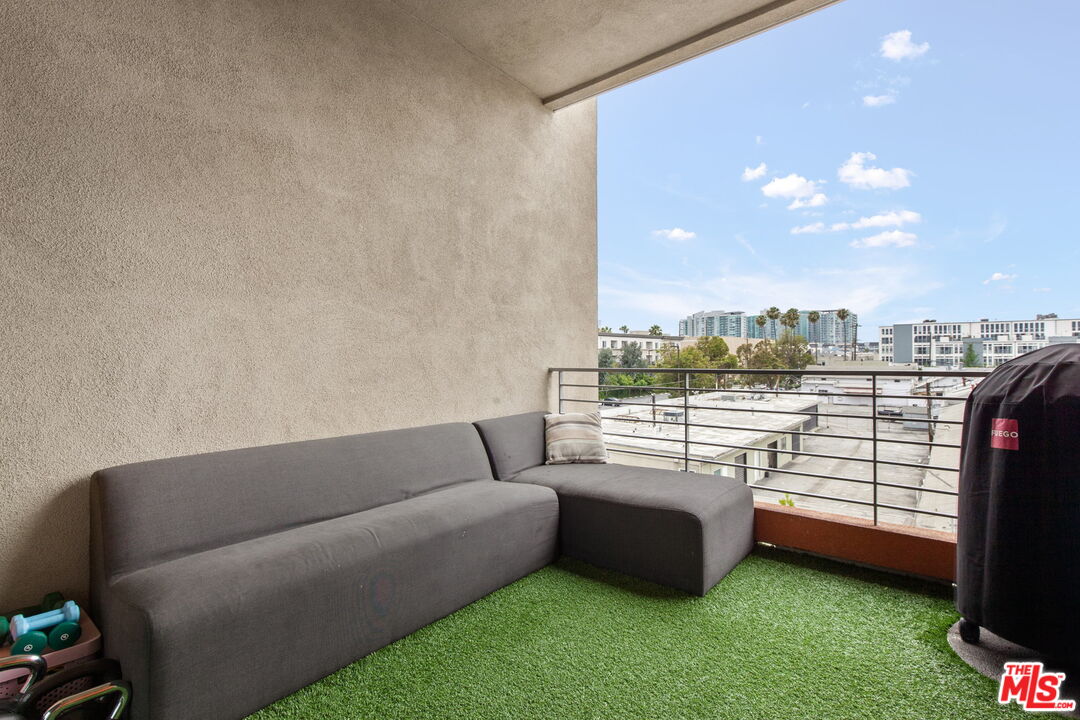 4211 REDWOOD AVE Unit: 310