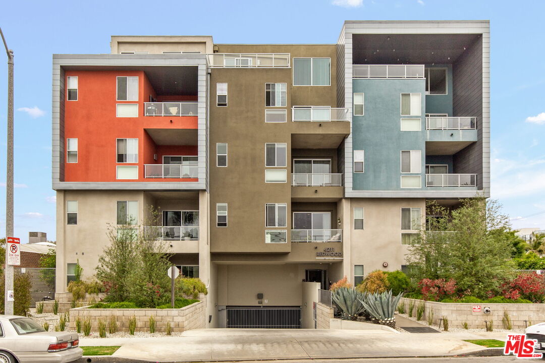 4211 REDWOOD AVE Unit: 310