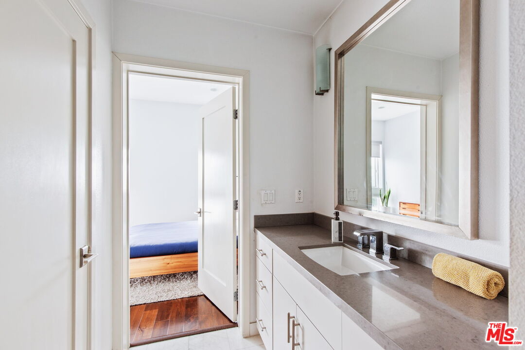 4211 REDWOOD AVE Unit: 310