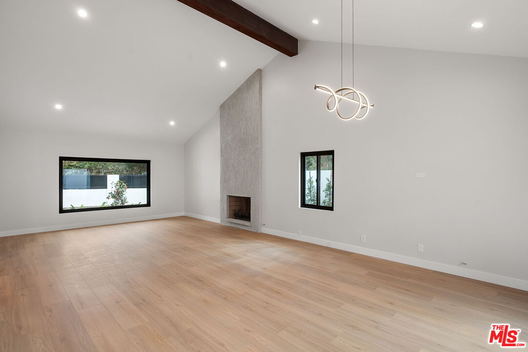 13746 Valleyheart Dr