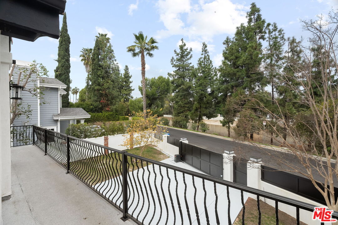 13746 Valleyheart Dr