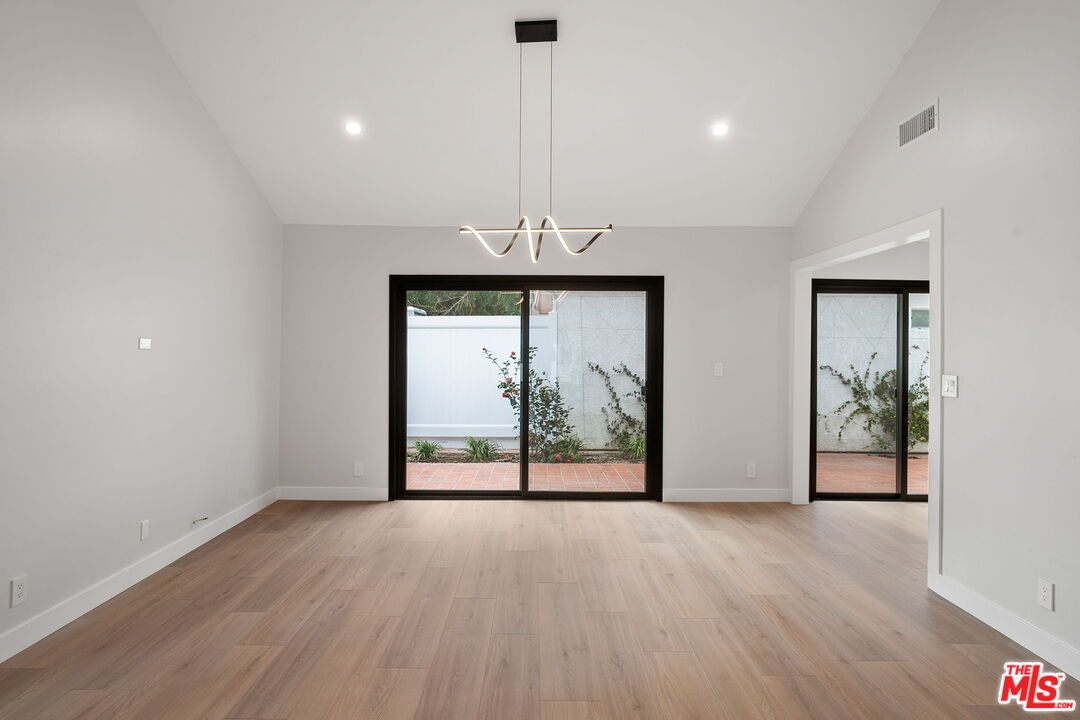 13746 Valleyheart Dr