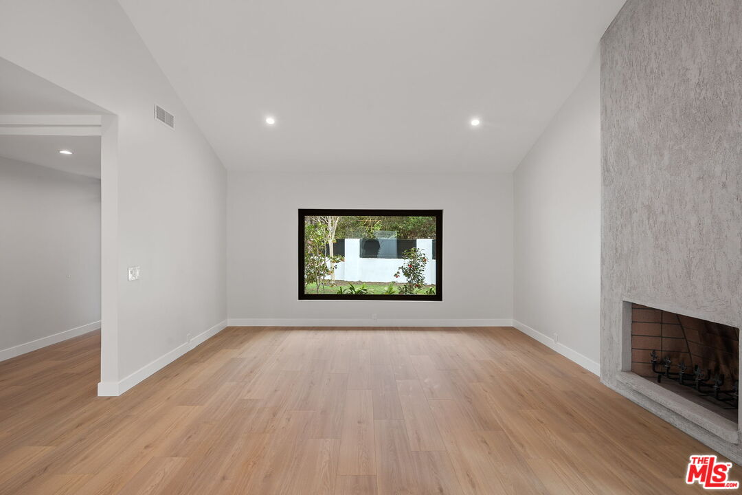 13746 Valleyheart Dr