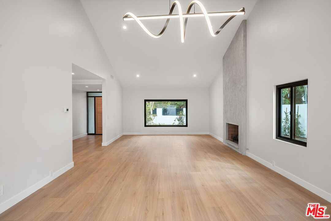 13746 Valleyheart Dr