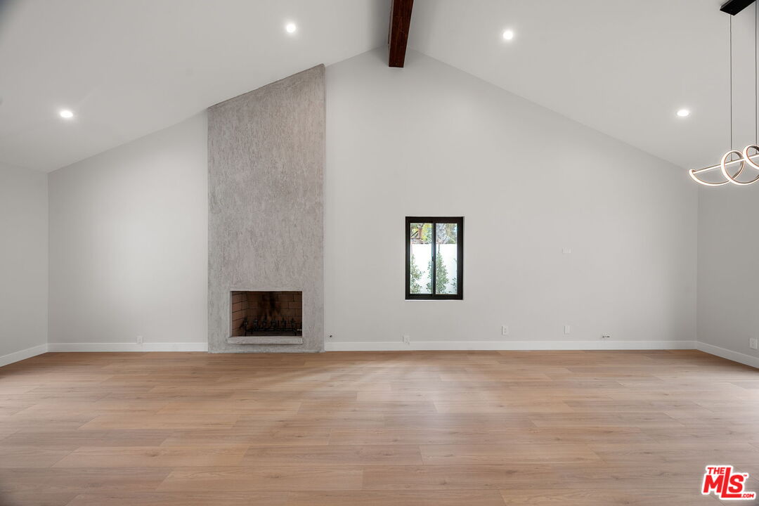 13746 Valleyheart Dr